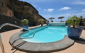 Castillo Lanzarote Villa Bailey - Luxury Villa - Pet Friendly With Heated Pool